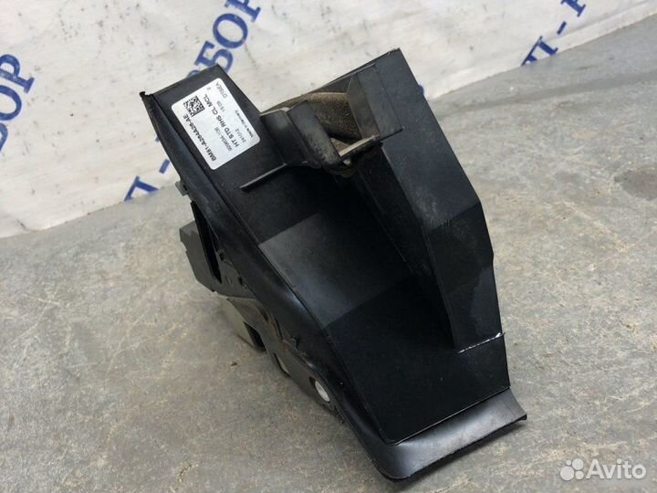 Замок двери задний правый Ford Focus 3