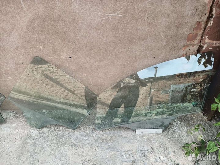 Стекло двери Opel Corsa D 5дверей