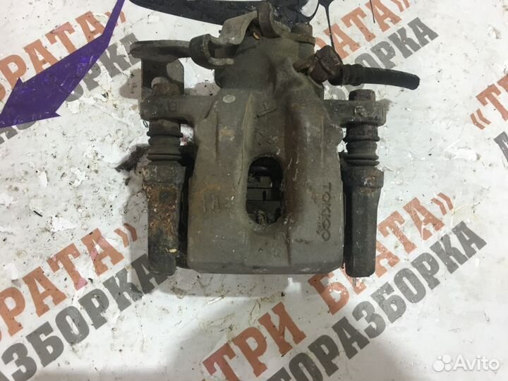 Тойота iQ Суппорт задний Прав