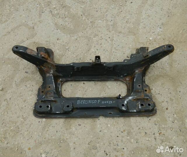 Подрамник Citroen Berlingo