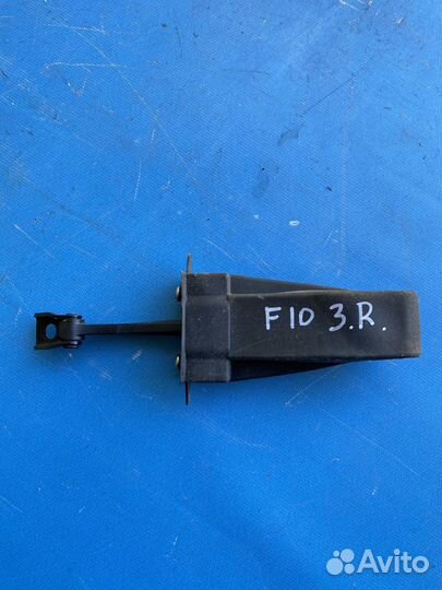 Ограничитель двери задний правый на BMW F10