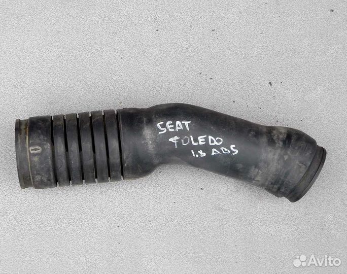 Патрубок воздушный Seat Toledo 1
