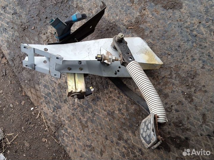 Педаль сцепление тормоза на Газель