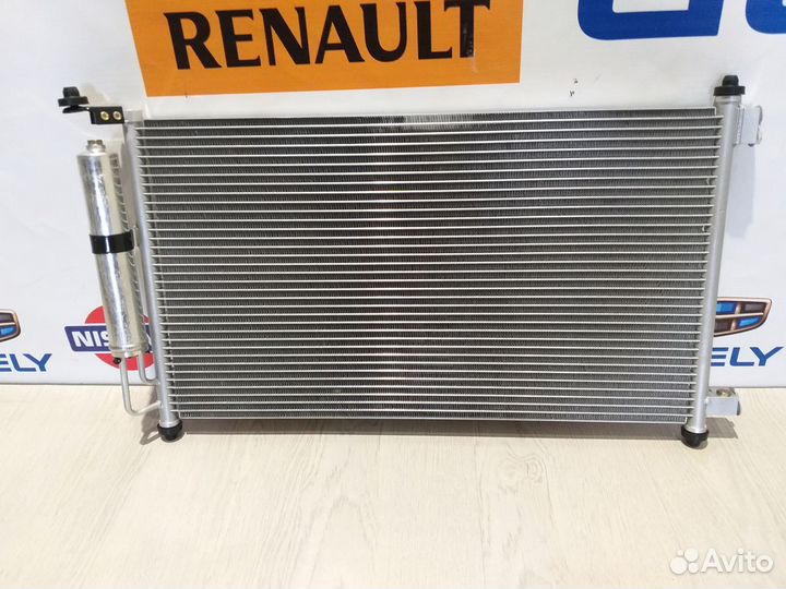 Радиатор кондиционера Nissan tiida