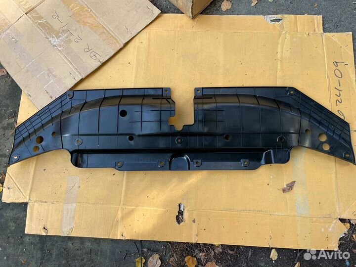 Накладка замка капота toyota Land Cruiser Prado