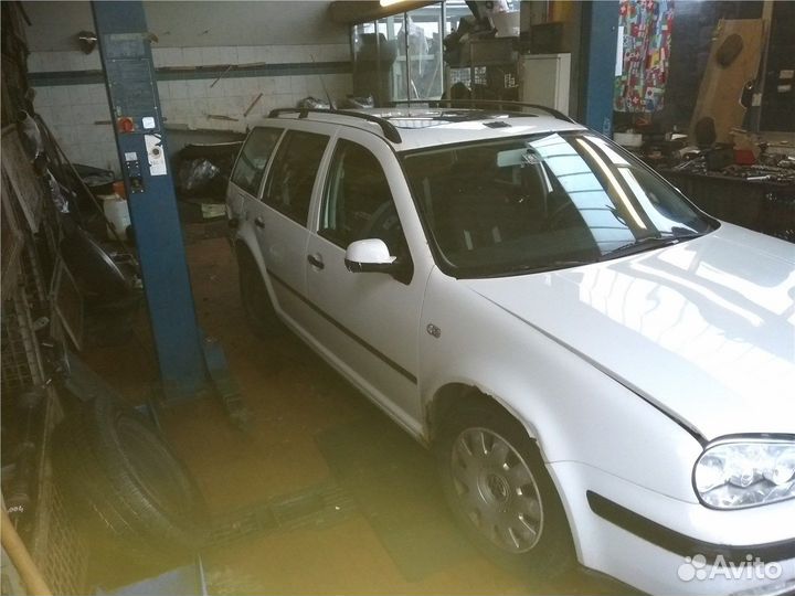 Разбор на запчасти Volkswagen Golf 4