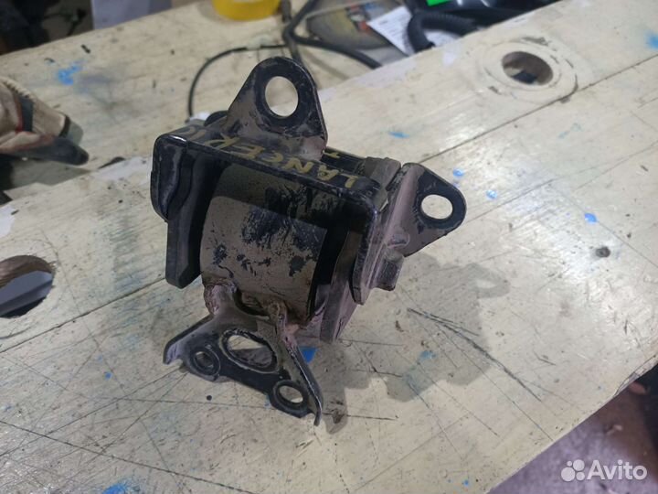 Опора двигателя Mitsubishi Lancer 10