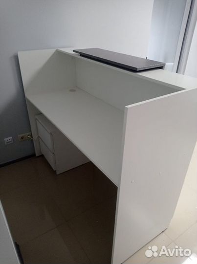 Стойка ресепшн