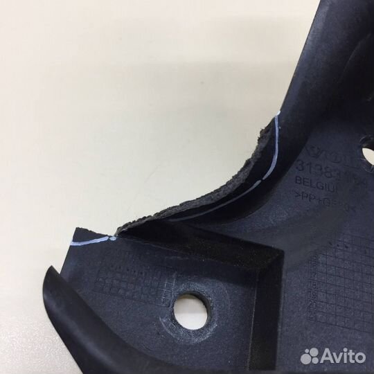 Кронштейн переднего бампера правый Volvo XC60 2008-2017