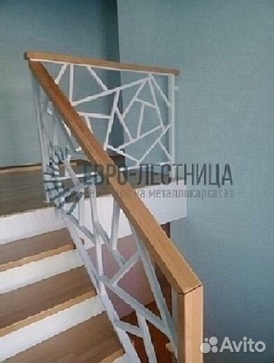 Лестничное ограждение в деревянной рамке