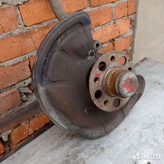 Кулак передний левый мерседес w211