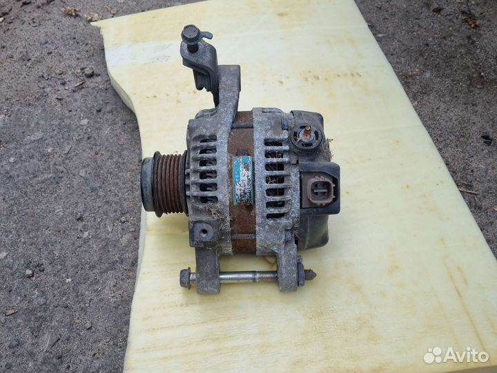 Генератор Toyota Corolla