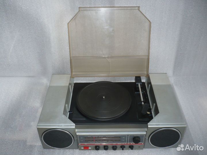 Рабочий проигрыватель пластинок 