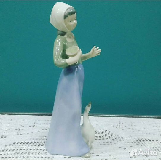Статуэтка пастушка - девушка с гусем, Германия