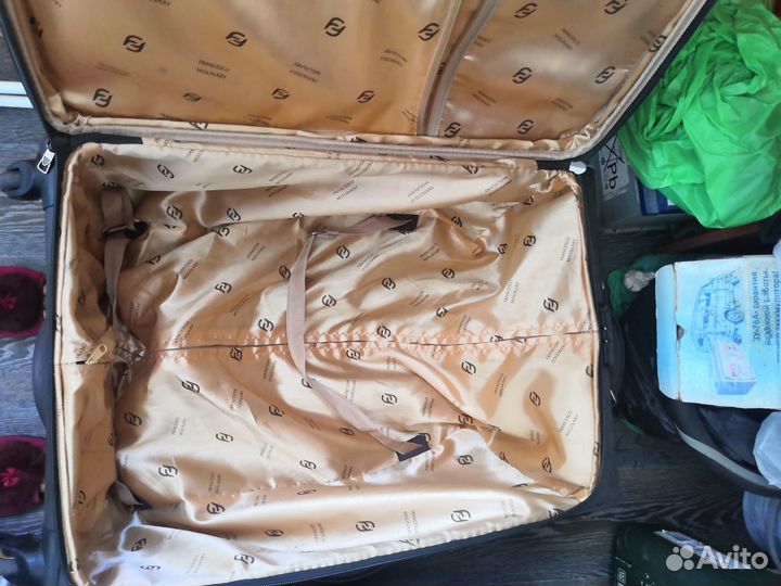 Чемодан на колесах большой тканевый