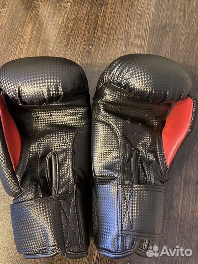 Боксерские перчатки