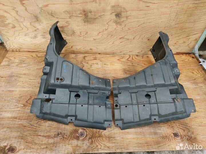 Пыльник двигателя Toyota Prius 2 NHW20