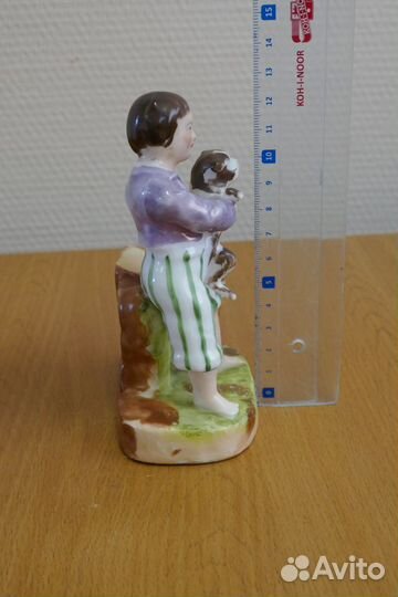 Фарфоровая статуэтка.Мальчик со щенком 13см Англия