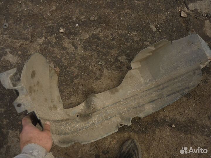 Подкрылок передний левый Киа Рио 1