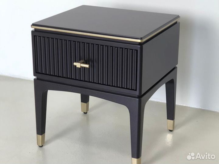 Тумба прикроватная