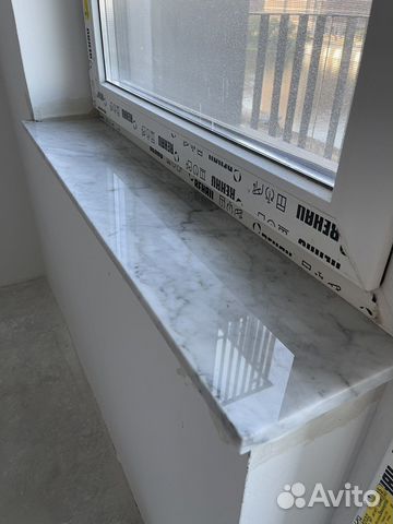 Подоконники из натурального ка ня мрамор