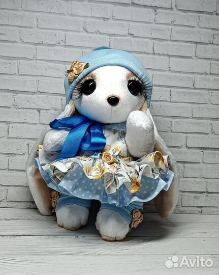 Зайка из плюша