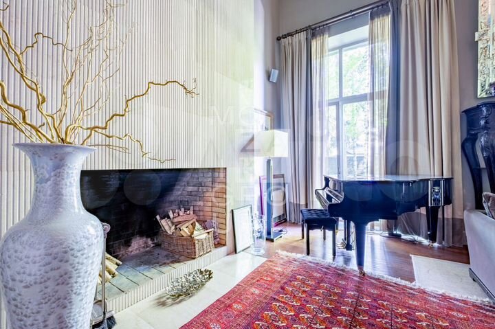 Дом 900 м² на участке 17 сот.