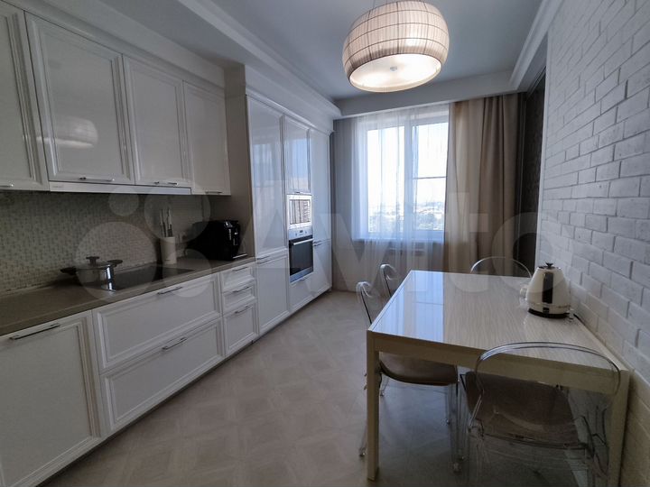 3-к. квартира, 97,3 м², 9/10 эт.