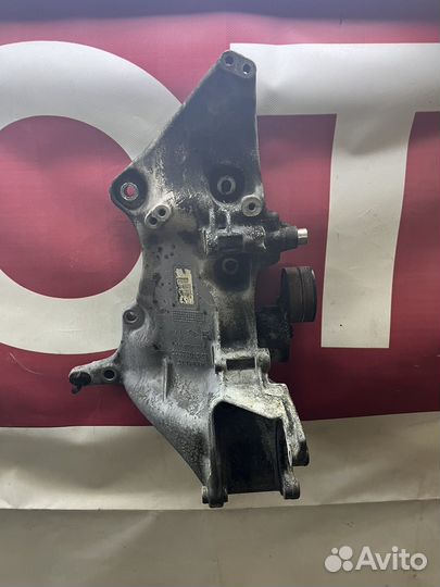 Рено дастер кронштейн генератора