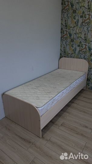 Кровать односпальная с матрасом новая