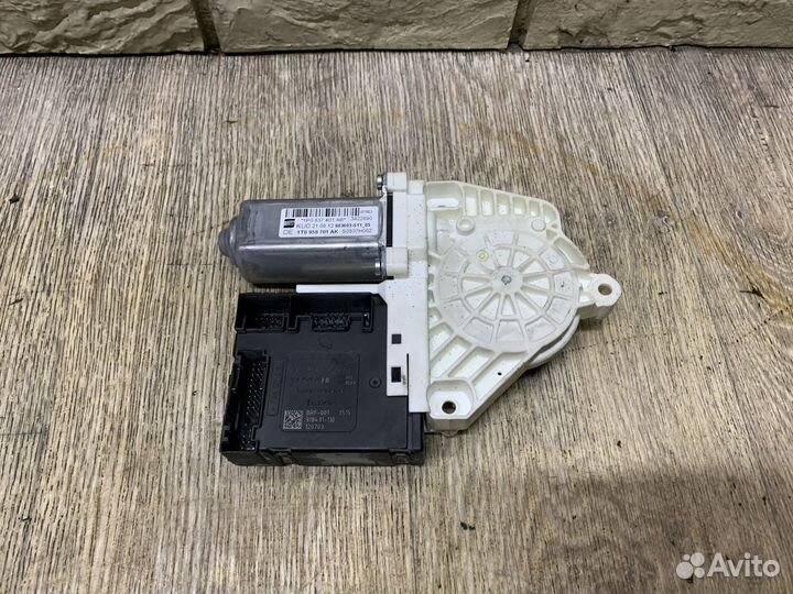 Seat Leon 1.6 BSE Моторчик стеклоподъемника