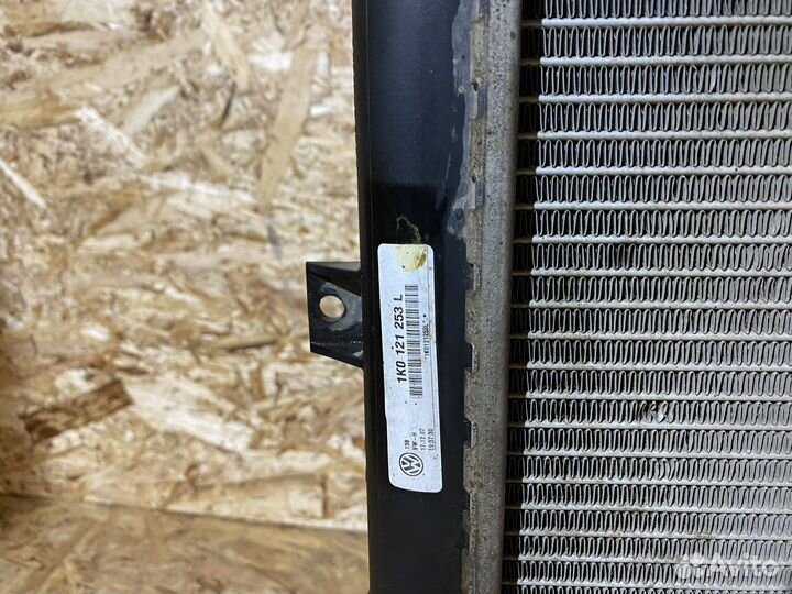 Радиатор охлаждения двигателя VW Passat B6 B7