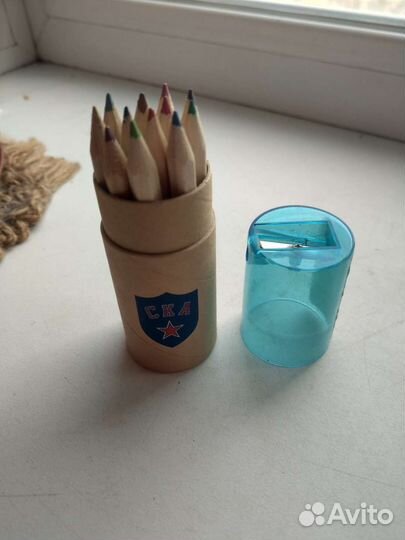 Линейки, угольники, цветные карандаши