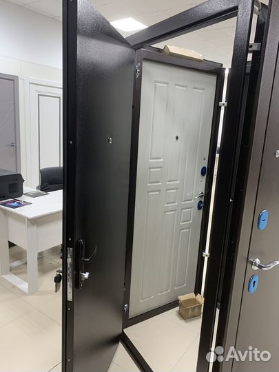 Дверь входная металлическая Стройгост металл/метал