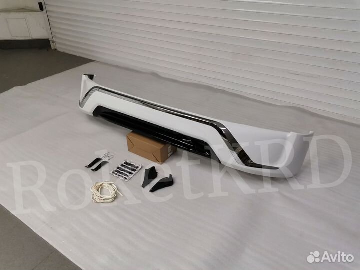 Обвес Toyota Land Cruiser 200 Executive белая