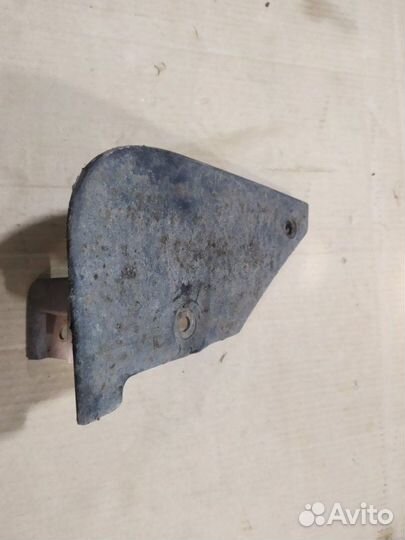 Брызговик передний правый Nissan Almera G15 K4M