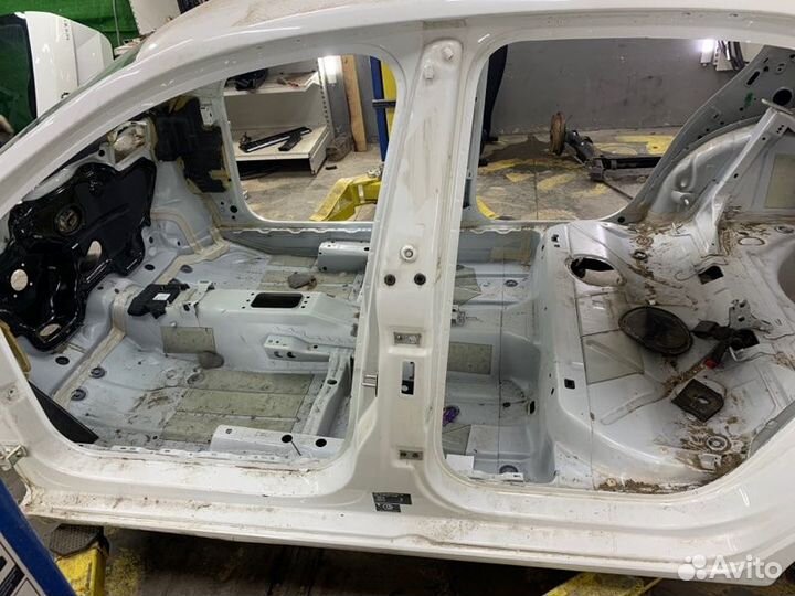 Центральная стойка кузова левая Skoda Rapid 1