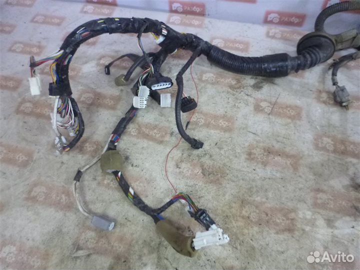 Проводка моторного отсека Toyota Prius NHW20