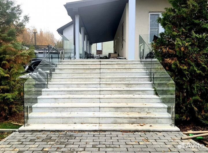 Стеклянные ограждения для балконов и терасс