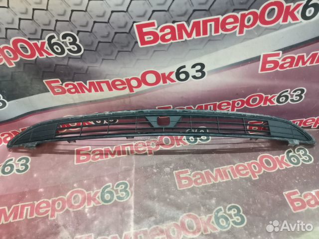 Решетка в бампер перед Toyota RAV4