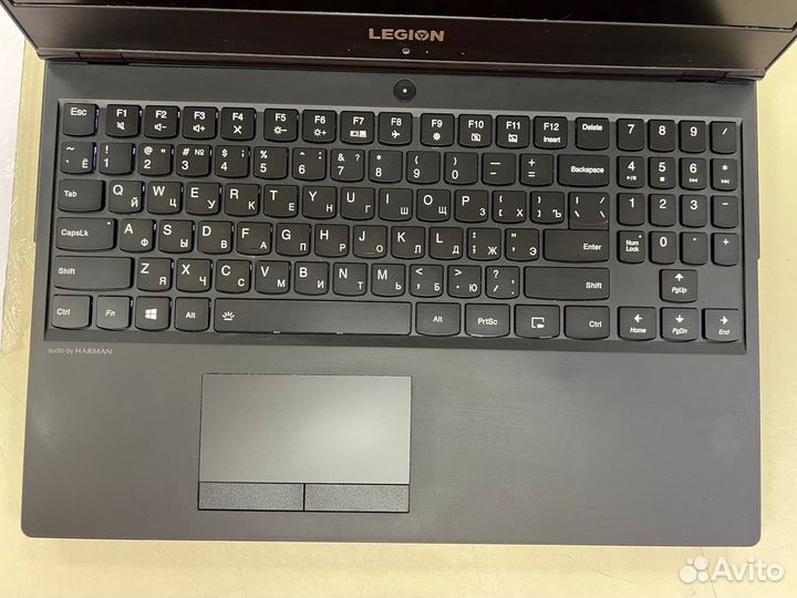 Ноутбук Lenovo Legion (центр)
