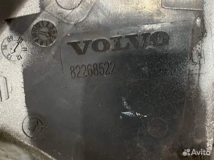 Накладка кронштейна зеркала лев. Volvo FH5