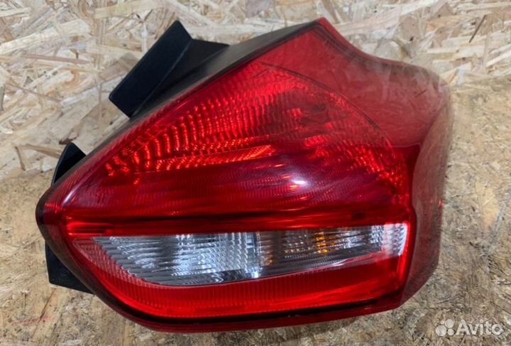 Фонарь задний правый Ford Focus 3 рестайлинг
