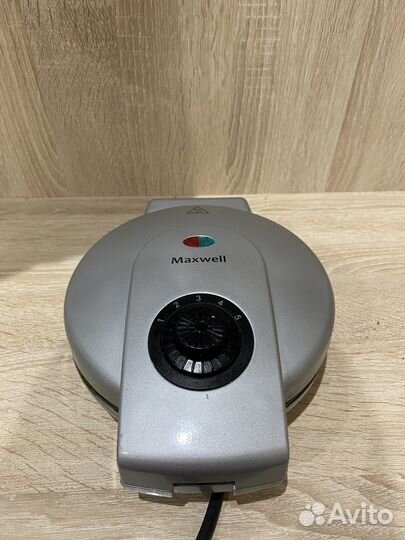 Вафельница Maxwell MW-1571SR