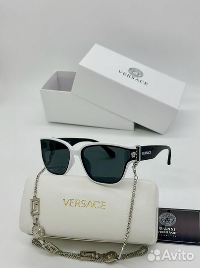 Солнцезащитные очки versace