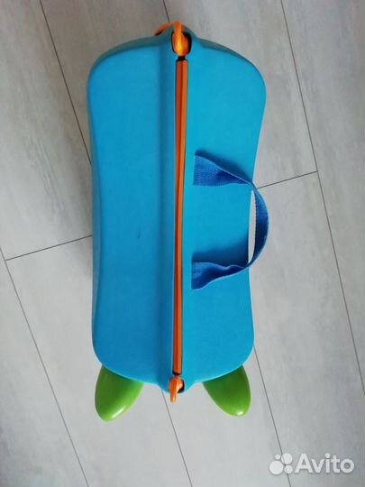 Детский чемодан на колесиках