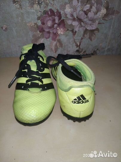Футбольные бутсы adidas
