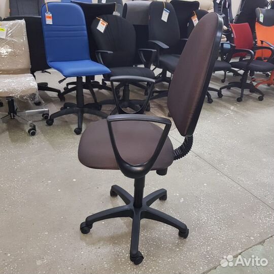 Офисное кресло