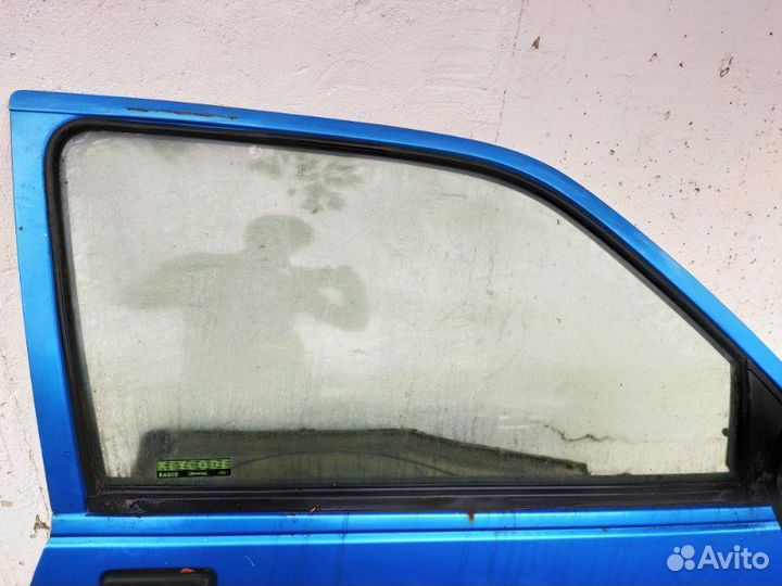 Стекло дверное переднее правое Ford Fiesta хэтчбек