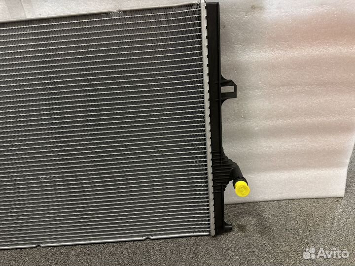 Радиатор охлажения Bmw F30 F20 LCI